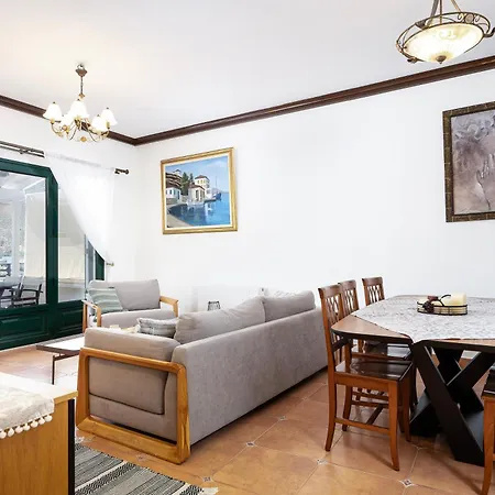 Marys Beachfront Vlihádia