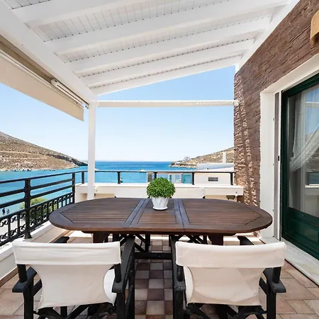 Marys Beachfront Apartman Vlihádia