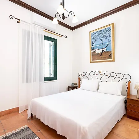 Marys Beachfront Apartman Vlihádia