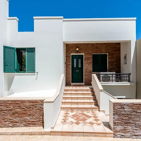 Marys Beachfront Vlihádia