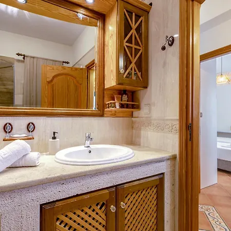 Marys Beachfront Apartament