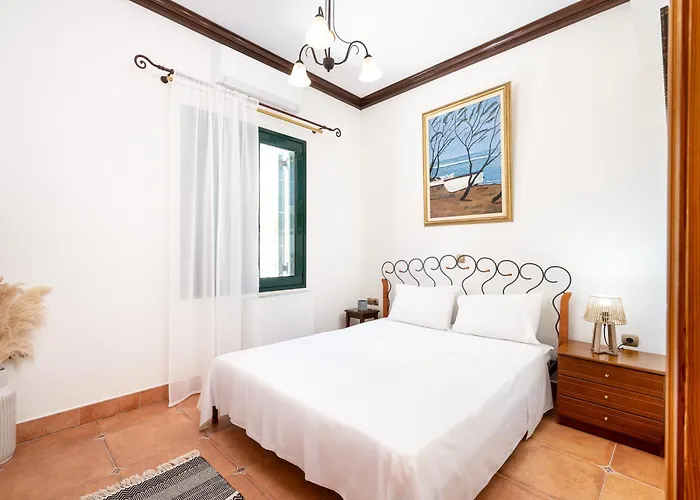 Marys Beachfront 아파트 Vlichadia